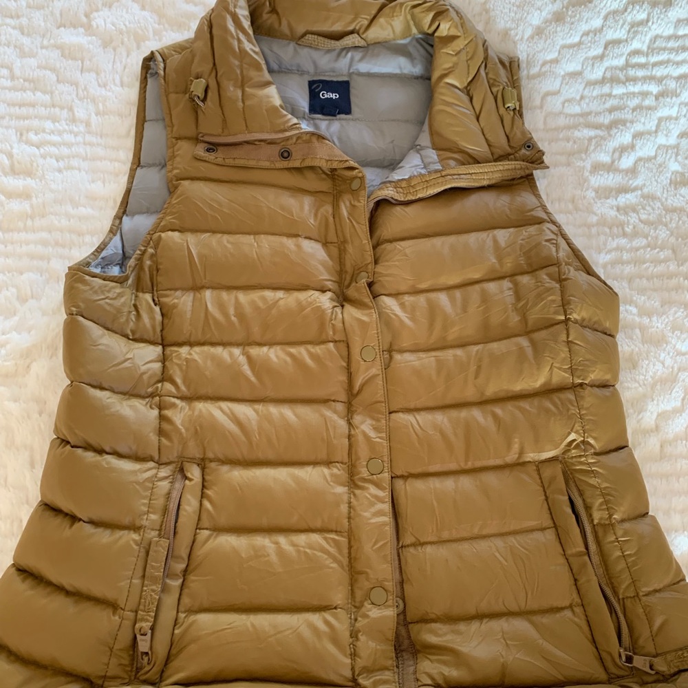 Gap puffer vest